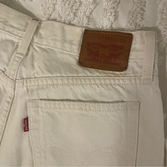 Levi’s White Jeans - Picture 3 of 5